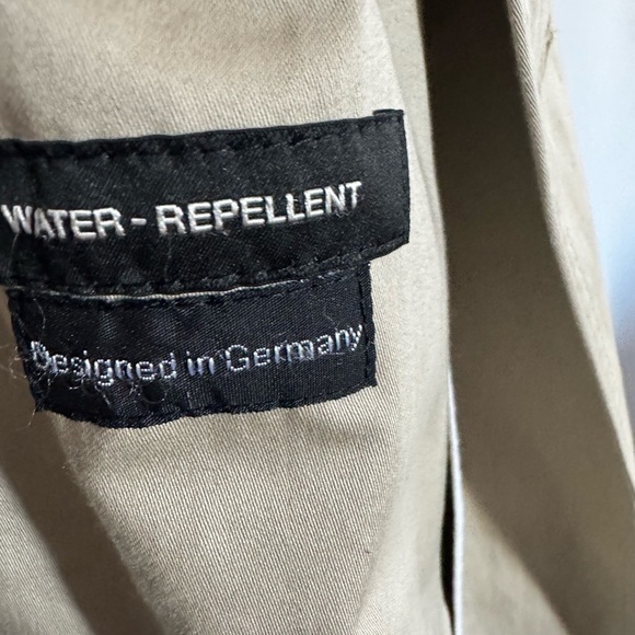 Bugatti raincoat, jacket in excellent condition. Bust 24” length 37” - Picture 8 of 12